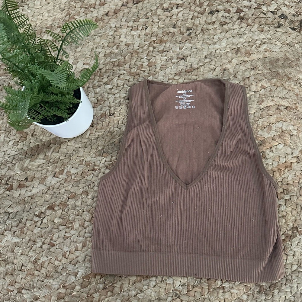 BROWN SEAMLESS RIBBED TANK TOP - Picture 2 of 6
